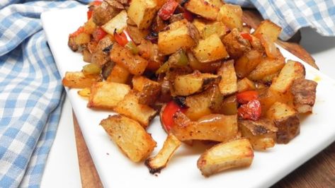 Spicy paprika and peppers amp up these easy breakfast potatoes for a flavorful start to the morning. Oven Baked Potato Chips, Baked Potatoes In The Oven, Spicy Breakfast, Potatoes In The Oven, Baked Potato Slices, Potato Breakfast Recipes, Baked Potato Chips, Potato Slices, Recipe Scrapbook