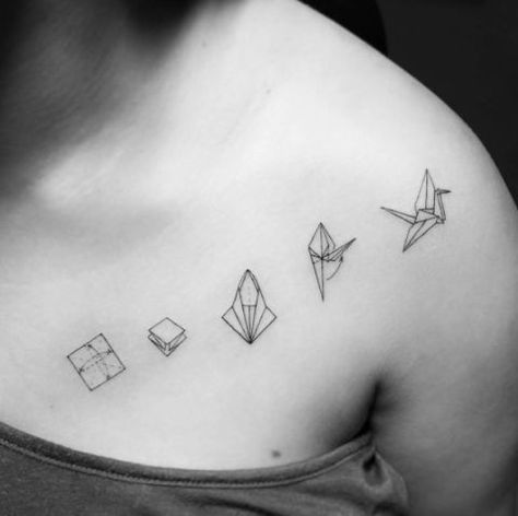 Origami Crane Tattoo, Paper Crane Tattoo, Origami Tattoo, Crane Tattoo, Tattoo Paper, Cute Tiny Tattoos, Tattoo Girls, Origami Crane, Great Tattoos