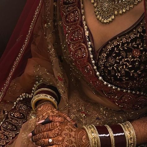 Maskeen Saroya on Instagram: "July 18" Kalikasan Background, Indian Bride Aesthetic, Shaadi Aesthetic, Tose Naina, India Core, Bole Chudiyan, Bride Aesthetic, South Asian Aesthetic, Golden Goddess