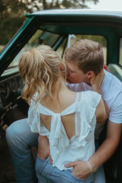 Old Fashioned Couples Photography, Engagement Pictures With Truck, Car Wash Couples Photoshoot Truck, Vintage Truck Engagement Pictures, Truck Bed Couple Photos, Truck Photoshoot Ideas Couples, Truck Bed Photoshoot Couple, Truck Bed Engagement Pictures, Old Truck Couple Photoshoot