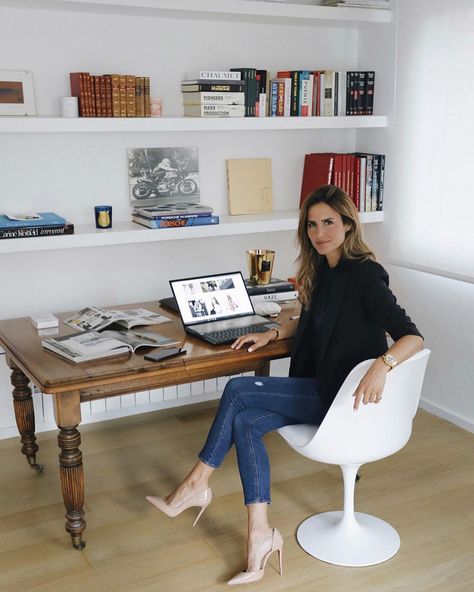 Alex Rivière on Instagram: “Last day at the office before NYE is easier if you can combine tasks while working 🥳  Loving the new ScreenPad Plus by @asus_es that works…” Alex Reviere, Parisian Desk, Black Blazer And Jeans, Alex Riviere, Spy Style, Blazer And Jeans, Modern Parisian, Parisian Outfit, Women Ceo