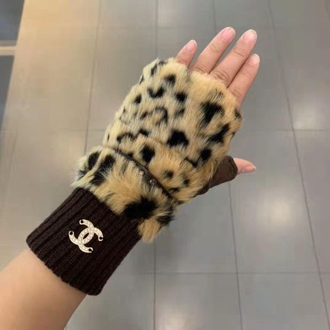 Aesthetic Gloves Winter, Aesthetic Gloves, Denim Skirt Women, Dope Fashion, Boys Over Flowers, Handbag Charms, Winter Fits, Dream Clothes, Doll Accessories