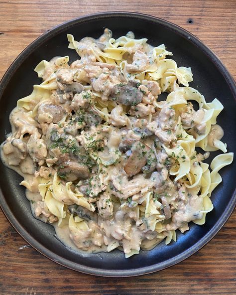 Healthy Stroganoff Recipe, Turkey Stroganoff Recipe, Healthy Stroganoff, Ground Turkey Stroganoff, Crockpot Ground Turkey, Turkey Stroganoff, Herb Turkey, Healthy Ground Turkey, Ground Beef Stroganoff