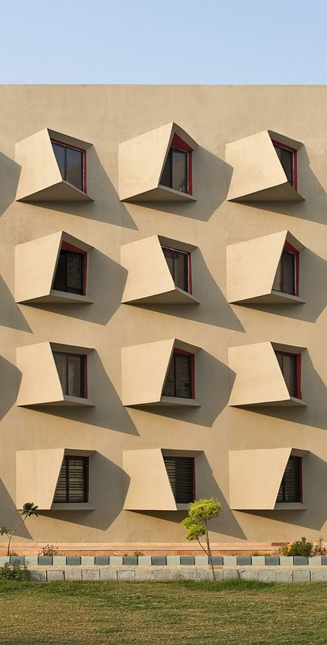 Facade architecture Architecture Cool, Desain Lanskap, Geometric Architecture, Apartment Architecture, Architecture Design Concept, Building Facade, Architecture Exterior, Facade Architecture, Facade Design