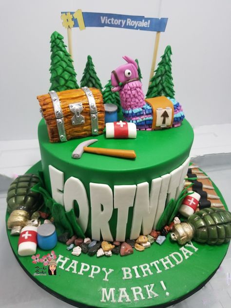 Fort Nite Cake Ideas, Fortnight Cake Ideas, Fort Nite Birthday Cake, Fortnight Cupcakes, Fortnite Birthday Party Ideas Cake, Gaming Cake Ideas, Fortnight Cake, Fortnite Cupcakes, Fortnight Birthday