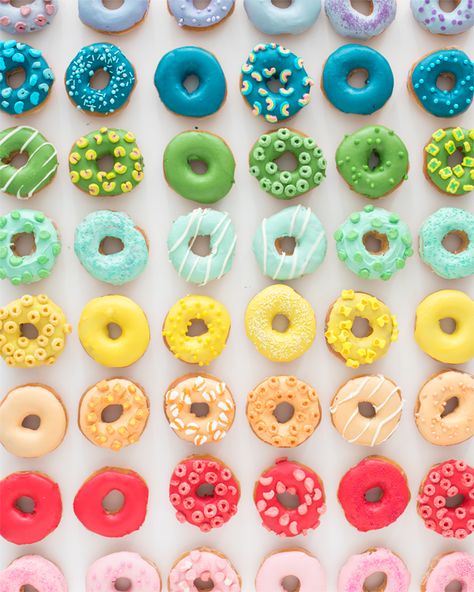 Donut Color Wheel Donut Pun, Donut Decorating Ideas, Rainbow Donut, Donut Worry, Cute Donuts, Oh Happy Day, Delicious Donuts, Mini Donuts, Donut Recipes