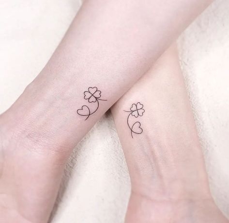 Clover Tatoos, Tattoo Ideas Bff, Couple Tattoo Ideas, Black Heart Tattoos, Ace Tattoo, Heart Tattoo Wrist, Shamrock Tattoos, Tiny Wrist Tattoos, Clover Tattoos