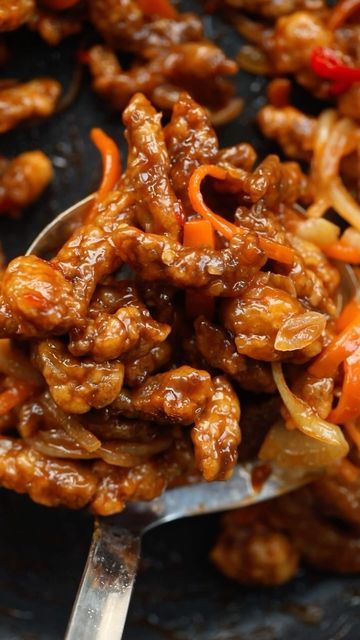 Asian Recipes Beef, Crispy Chilli Beef, Chicken Thights Recipes, Chinese Cooking Recipes, Man Food, Chinese Cooking, Fair Food Recipes, Rib Recipes, Asian Cooking