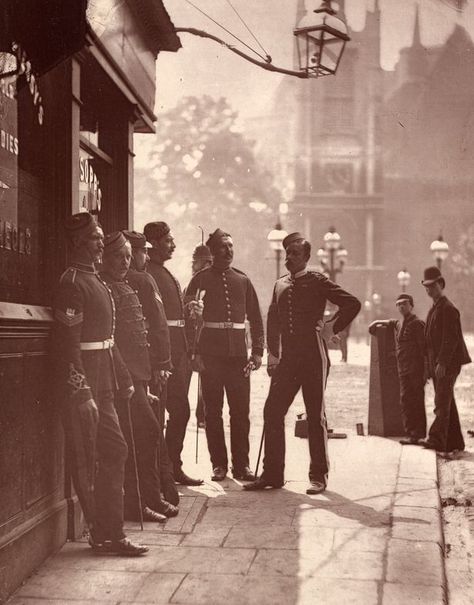 Recruiting Sargeants at Westminster Victorian Street, 19th Century London, London Street Photography, Victorian Life, Reading Street, Victorian London, London History, Street Life, London Town