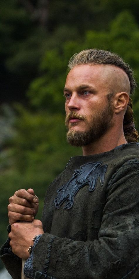 King Ragnar Lothbrok, Disconnected Haircut, Best Undercut Hairstyles, Viking Wallpaper, Arte Viking, Ragnar Lothbrok Vikings, King Ragnar, Vikings Tattoo, Ivar The Boneless