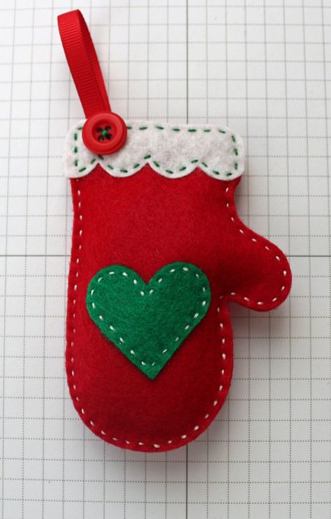 Red mitten ornament Mitten Ornaments, Red Mittens, Baby Mobil, Felt Crafts Christmas, Felt Christmas Decorations, Felt Ornament, Felt Decorations, Felt Christmas Ornaments, Christmas Ornaments Homemade