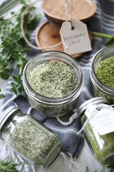 Use fresh herbs to make quick and easy flavored salt Fresh Herb Salt Recipe, Homemade Flavored Salt, Homemade Rubs Spices Christmas Gifts, Fresh Herb Gift Ideas, Bacon Salt Recipe, Salt Mix Recipes, Basil Salt Recipe Easy, Herbed Salt Recipe, Flavored Salts Recipes Homemade