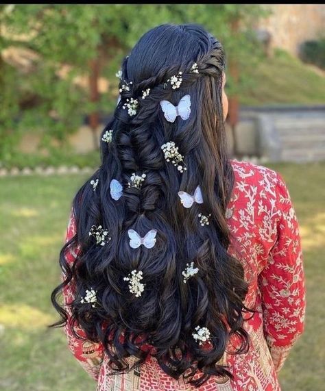 Butterflies In Hair: The Newest Mehendi Hairstyle! Butterflies In Hair, Hair Butterflies, Hairstyles With Flowers, Most Beautiful Hair, Beanie Hairstyles, Butterfly Hairstyle, Photoshoot Hair, Braided Headband Hairstyle, Casual Braids