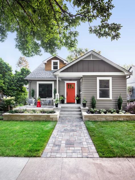 Gray House, Small Front Yard Landscaping, Small Front Yard, Hgtv Magazine, Front Porch Ideas Curb Appeal, Small Front Porches, Exterior Makeover, Front Patio, Creative Idea