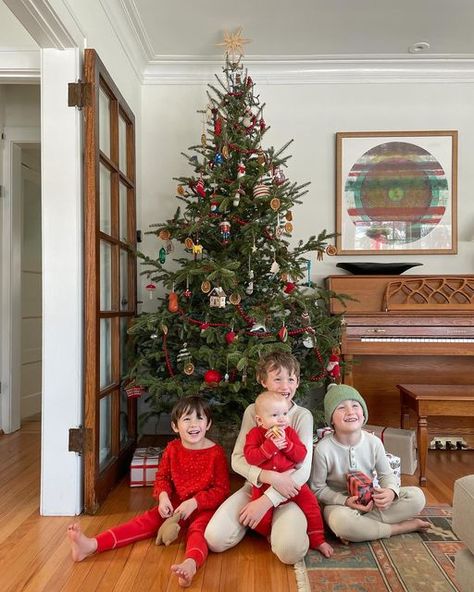 Christmas Morning Aesthetic Family, Christmas Morning Aesthetic, Christmas Tree Photoshoot, Home Photoshoot, Morning Aesthetic, Christmas Trees For Kids, Christmas Board, Christmas Photoshoot, Wonderful Time Of The Year