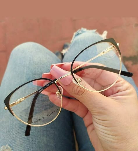 Cute Glasses Frames, Classy Glasses, Fancy Glasses, Fashion Eye Glasses, Cute Glasses, Wearing Glasses, Eye Glasses, Glasses Frames, Ripped Jeans