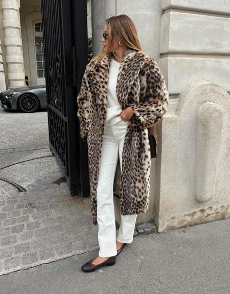 Leopard Fur Coat Outfit, Leopard Print Coat Outfit, Cheetah Print Outfits, Fur Coat Outfit, Leopard Print Outfits, Black Faux Fur Coat, Skandinavian Fashion, Leopard Print Coat, Trendy Outfits Winter