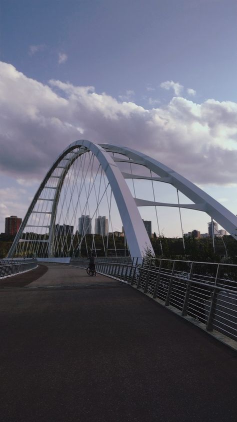 Puente Walterdale en Edmonton Alberta. Edmonton Canada Aesthetic, Edit Tips, Night Scenery, Dream Places, Edmonton Alberta, Pretty Stuff, 2024 Vision, Alberta Canada, Monument