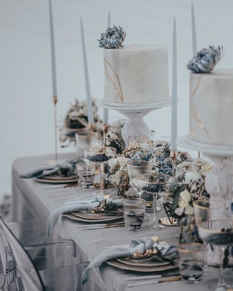 Minimal Winter Wedding, Dusty Blue Table Decor, Pastel Winter Wedding, Wedding Colors With Blue, Blue And Gold Winter Wedding, Light Blue Winter Wedding, Moody Blue Wedding, Blue Christmas Wedding, Rustic Winter Wedding Colors