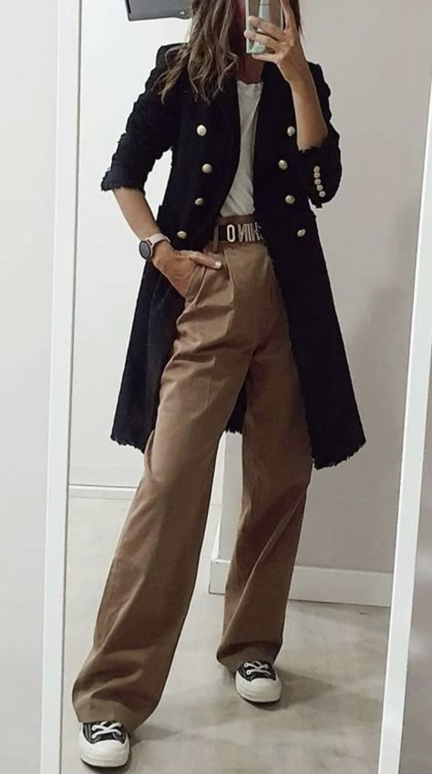 Classic Style Clothing Women, Free People Business Casual, Classy Effortless Style, Classic Edge Style, Baggy Chic Style, September Outfits Work, French Street Style Parisians, Edgy Black Wide Leg Pants For Fall, Black High-waisted Wide Leg Pants For Fall