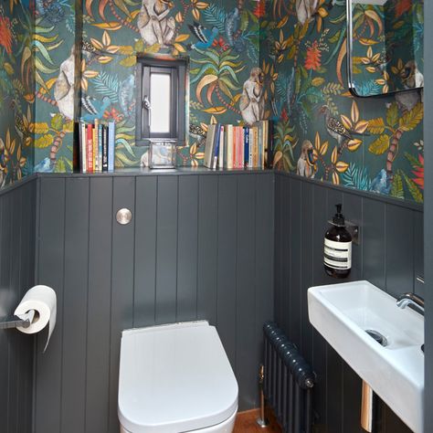 75 Beautiful Cloakroom Ideas and Designs - March 2022 | Houzz UK Understairs Toilet, Small Downstairs Toilet, Cloakroom Toilet, Small Bathroom Wallpaper, Modern Powder Room, Bathroom Under Stairs, Toilet Room Decor, Small Toilet Room, Room London