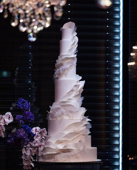 Cake Salon Wedding Cakes on Instagram: "Finishing 2022 with a bang! Last wedding cake of the year and We are obsessed … we love it’s deceptive simplicity and use of restraint! It would’ve been so easy to go crazy on this beauty, but holding back was key to highlight that gorgeous spiral cascade. That stunning wafer detail just added a little softness. For scale, we handmade over 50 sheets of wafer lace… Posted @withrepost • @noelnassarevents This cake is beyond amazing! It stood at over 1.7m so 7 Tier Wedding Cake, Tall Wedding Cake, Wedding Cake Elegant, Classy Wedding Cakes, Wedding Cake Designs Elegant, Modern Wedding Cakes, Fondant Cake Tutorial, Tall Wedding Cakes, Extravagant Wedding Cakes