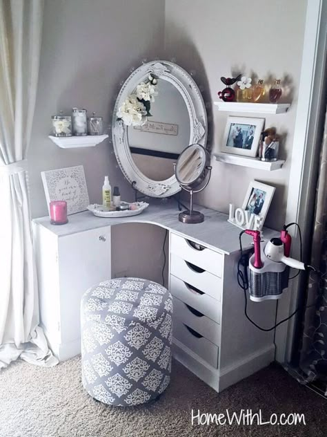 Corner Makeup Vanity Ideas, Makeup Room Decor Ideas, Corner Makeup Vanity, Corner Dressing Table, Makeup Vanity Ideas Bedrooms, Makeup Room Decor Small Spaces, Makeup Vanity Decor, Diy Vanity Mirror, Hollywood Starlet