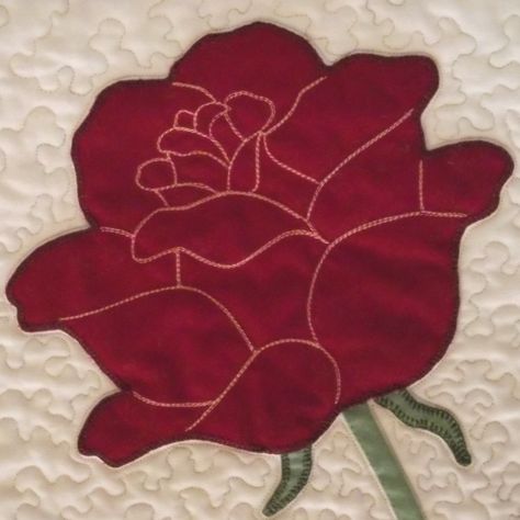 rose applique quilt pattern | The flower is one large piece, with the petals outlined in machine ... Folded Flowers, Flower Applique Patterns, Flower Quilt Patterns, Quilting Stencils, Rose Quilt, Flower Quilts, Applique Quilt Patterns, Rose Applique, Applique Templates