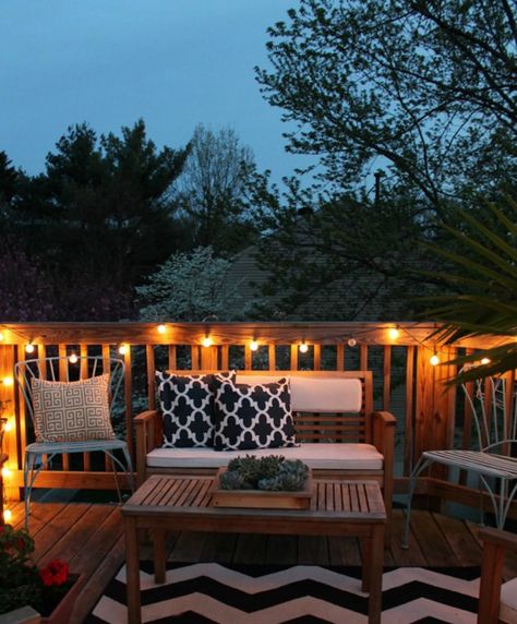 Tips to make even small space patios look inviting-great ideas here! Outdoor Deck Lighting, Small Outdoor Patios, Concrete Patios, Patio Pergola, Small Patio Garden, Apartment Patio Decor, Apartment Patio, Patio Diy, Small Deck