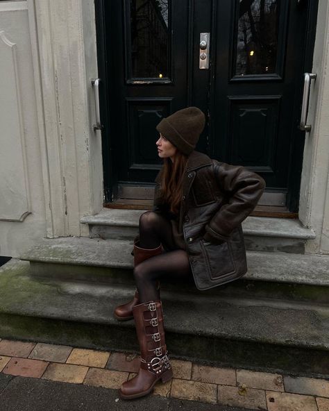 Buckle Boots Outfit, Moto Boots Outfit, Brown Biker Boots, Biker Boots Outfit, Brown Boots Outfit, Pernille Teisbaek, Outfit Botas, Winter Boots Outfits, Leather Biker Boots