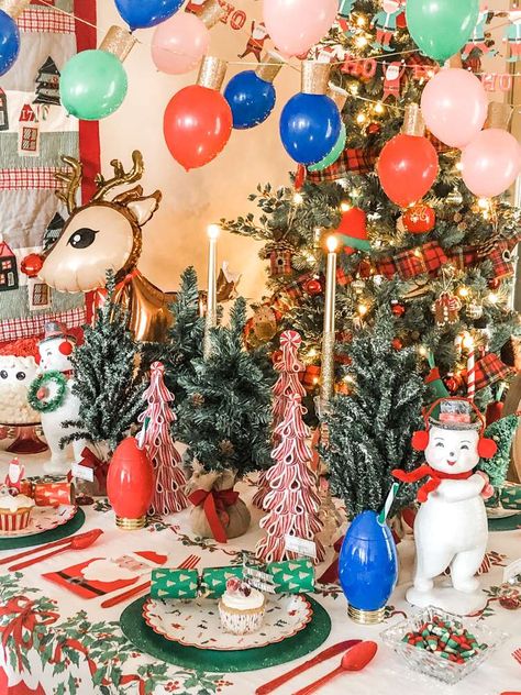 Nostalgic Christmas | CatchMyParty.com Polar Express Christmas Party, Rustic Christmas Party, Vintage Christmas Party, White Christmas Party, Elegant Christmas Party, Holiday Party Ideas, Holiday Party Themes, Nostalgic Christmas, Christmas Party Themes