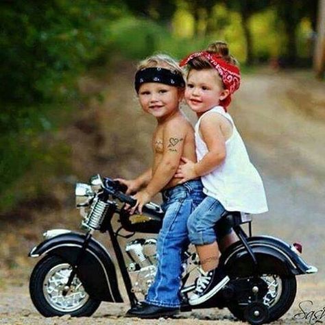 Embedded image Biker Baby, Foto Baby, Biker Chick, Biker Girl, Jolie Photo, Little People, Baby Pictures, Baby Love, Kids And Parenting