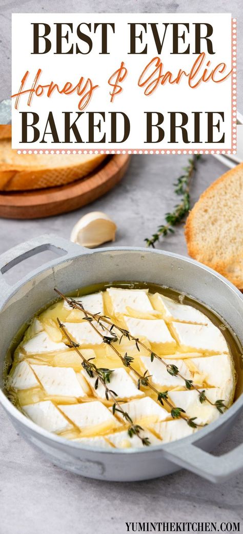 Brie Recipes Easy, Garlic Baked Brie, Baked Brie With Honey, Brie With Honey, Baked Brie Honey, Honey Appetizers, Baked Brie Cheese, Brie Cheese Recipes, Baked Brie Appetizer