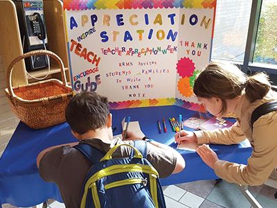 Thank you note station for parents or kids to write notes. Appreciation Station, Teacher Appreciation Luncheon, Teacher Appreciation Ideas, Volunteer Appreciation Gifts, Pto Today, School Pto, Parent Volunteers, Ideas For Teachers, Teachers Lounge