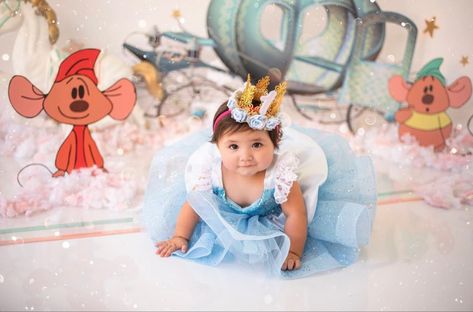 Baby Pics, Photoshoot Poses, Cake Smash, Baby Pictures, Pretty Wallpapers, Photo Shoot, Cinderella, Baby Mobile