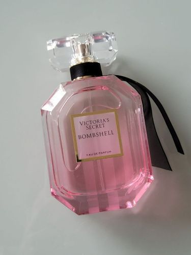 Victoria Secret Perfume Body Spray, Koleksi Parfum, Her Perfume, Perfume Notes, Victoria's Secret Bombshell, Perfume Display, Fragrances Perfume Woman, Perfume Body Spray, Pink Perfume