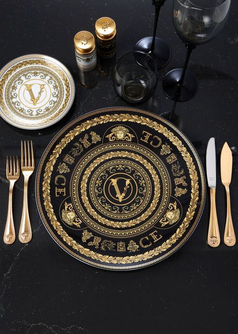 This porcelain charger plate from the Virtus Gala collection takes inspiration from Versace's signature Barocco motif with stylized acanthus leaves in black and gold tones. This porcelain item can be used to complete the dining arrangement from the same line. Versace Store, Luxury Tableware, Acanthus Leaves, Versace Home, Kitchen Ware, Charger Plate, Deep Plate, Appointment Book, Tableware Collection