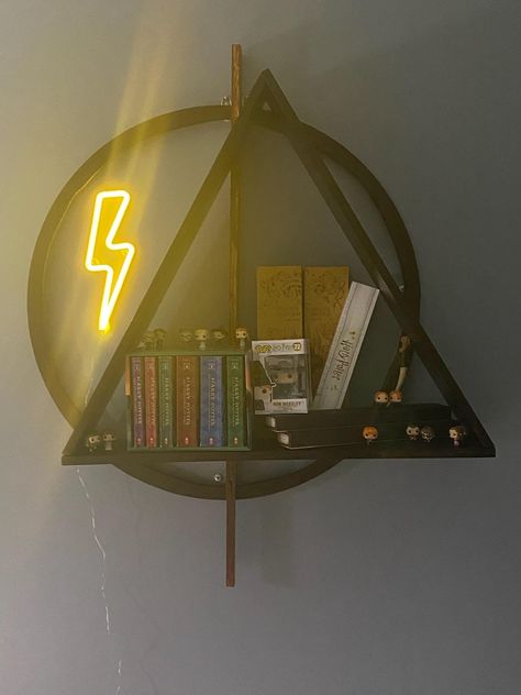 Bedroom Decor Harry Potter, Harry Potter Room Wallpaper, Hp Room Decor, Harry Potter Room Design Ideas, Harry Potter Design Room, Harry Potter Theme House, Harry Potter Room Makeover, Harry Potter Bedroom Ideas Gryffindor, Hogwarts Room Aesthetic