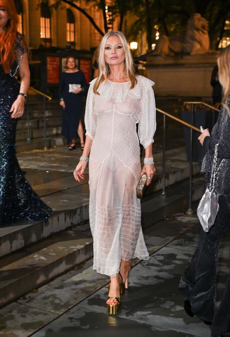 Kate Moss' 50th Birthday Outfit Was One Of Her Sultriest Yet 50th Birthday Outfit, Sultry Outfit, Kate Moss Outfit, Kate Moss Style, One Star, Kate Moss, Inspiration Mode, Mode Inspiration, Fashion History