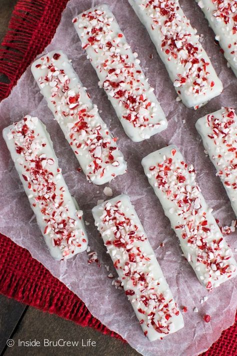 Cream Wafers, Christmas Cookie Bars, Peppermint Recipes, Snickers Candy, Chocolate Wafer Cookies, Dipped In Chocolate, Christmas Candy Recipes, Wafer Cookies, Easy No Bake