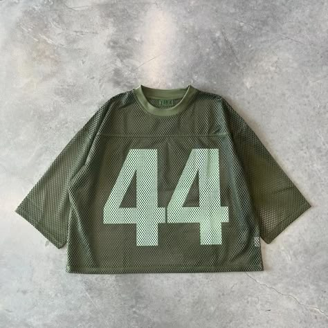 Jersey T Shirt Outfit, Essential Clothing, Apparel Design Inspiration, Blouse Summer, Masculine Energy, Nfl Jersey, Shirt Design Inspiration, Shirt Embroidery, Top Round