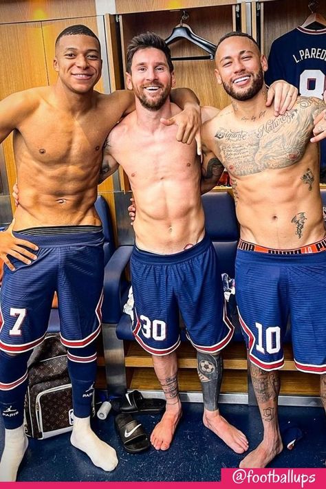 Madrid Football, Lionel Messi Barcelona, Soccer Photography, Messi Neymar, Messi And Neymar, Ronaldo Videos, Men Sport Pants, Football Images, Football Fashion