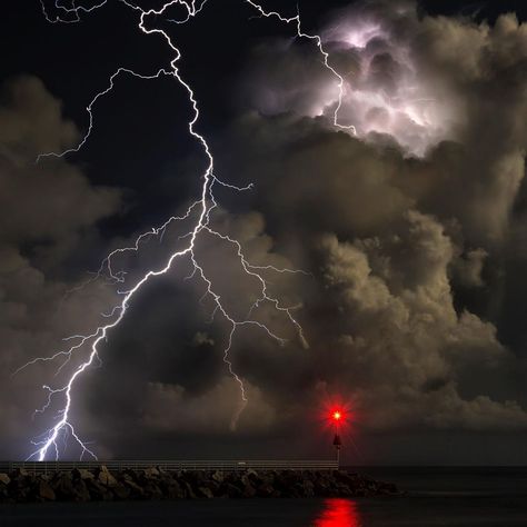 Bobby Wummer on Instagram: “With lightning ⚡️season approaching here in Florida I wish all my friends an incredible storm chasing season. And remember to please be…” Storm Approaching, Storm Aesthetic, Tiktok Challenge, Storm Chasing, Lightning Storm, Fan Book, Looking For Love, Sky Photography, Reaction Pictures