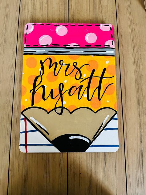 Beautiful hand painted clipboard! This item is perfect for a back to school or end of the year gift for teachers that they will actually use! The design is drawn and painted by me in any colors you chose! I can also do any name, saying, etc. Please be specific in your order! Teacher Appreciation Canvas Painting, Painting Clipboards Diy, Teacher Appreciation Painting Ideas, Hand Painted Teacher Gifts, Teacher Parking Spot Painting, Painted Clipboard Ideas, Teacher Painting Ideas, Hand Painted Clipboards, Painted Teacher Clipboards