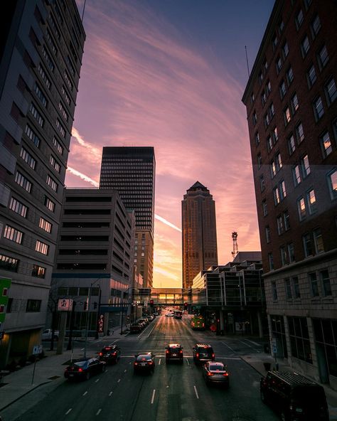 Andrew Broderick on Instagram: “This is Des Moines, Iowa.” Sioux City, Usa States, States In America, Des Moines Iowa, Iowa City, Life Is A Journey, City Aesthetic, Des Moines, Travel Life