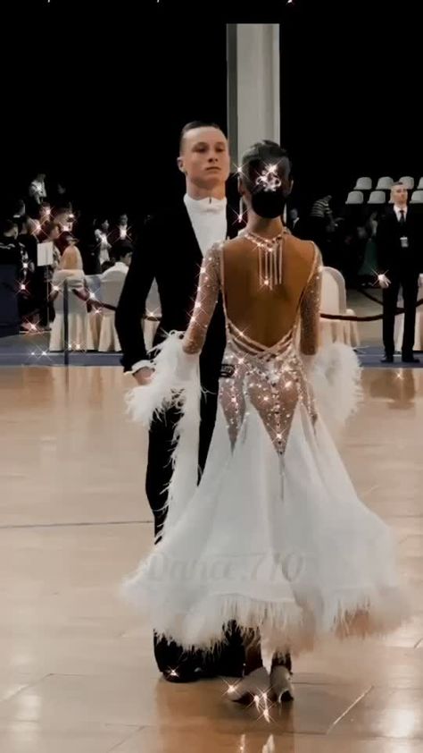 Ballroom Dance Dresses Standard, Ballroom Dance Outfits, Latin Competition Dress, Smooth Dance Dresses, Ballroom Dress Inspiration, Ballroom Standard Dress, Ballroom Competition Dress, Ballroom Dance Competition, Waltz Dress