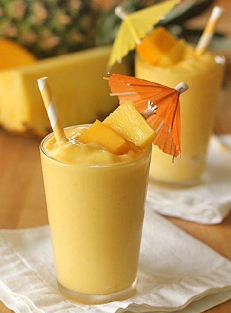 Mango Pineapple Milkshake | Fall In Love With Food Again Smoothie Protein, Mango Pineapple Smoothie, Smoothie Fruit, Best Smoothie Recipes, Pineapple Smoothie, Inflammatory Foods, Mango Smoothie, Protein Recipes, Think Food