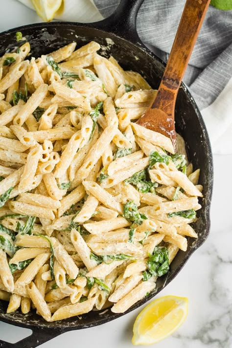 Creamy spinach pasta in a large cast iron pan with a wooden spoon. Creamy Spinach Pasta, Italian Sausage Recipes Pasta, Spinach Pasta Recipe, Quick Vegan Dinner Recipes, Creamy Sausage Pasta, Spinach Pasta Recipes, Carrot Dogs, Spinach Pasta, Creamy Spinach