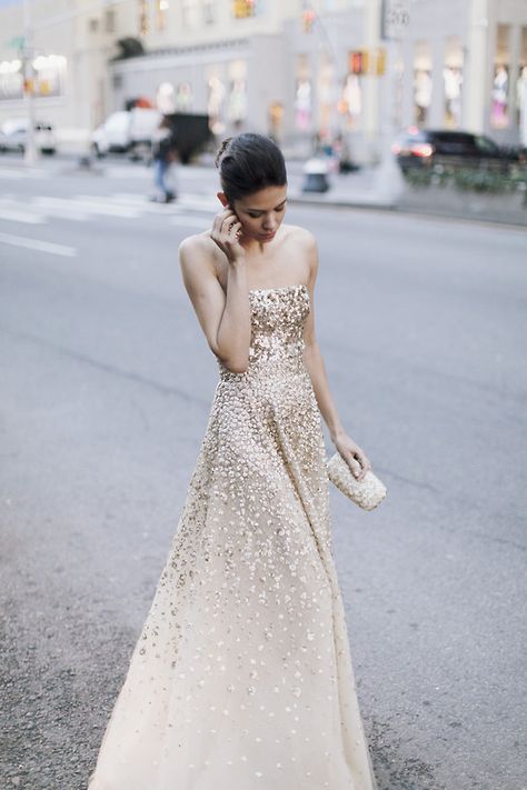 Sicilian Wedding, Golden Gown, Metallic Wedding, Mode Glamour, 파티 드레스, Bridal Musings, Fashion Friday, Gorgeous Gowns, Elie Saab