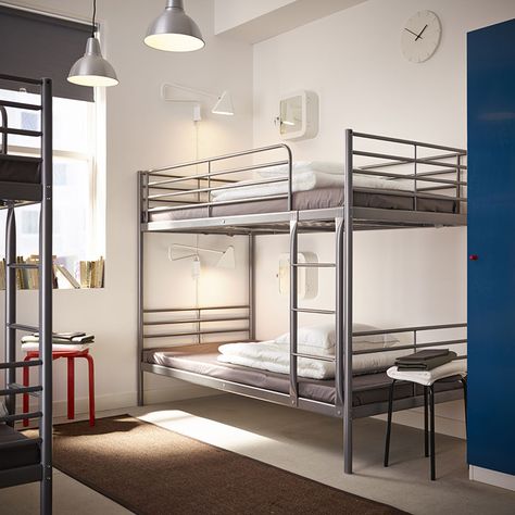 A hostel with bunk beds in silver-colored steel Hostel Beds Design, Bunk Bed Lighting, Steel Bunk Bed, Bunker Bed, Hostel Design, Bunk Bed Rooms, Hostels Design, Hostel Room, Dorm Design